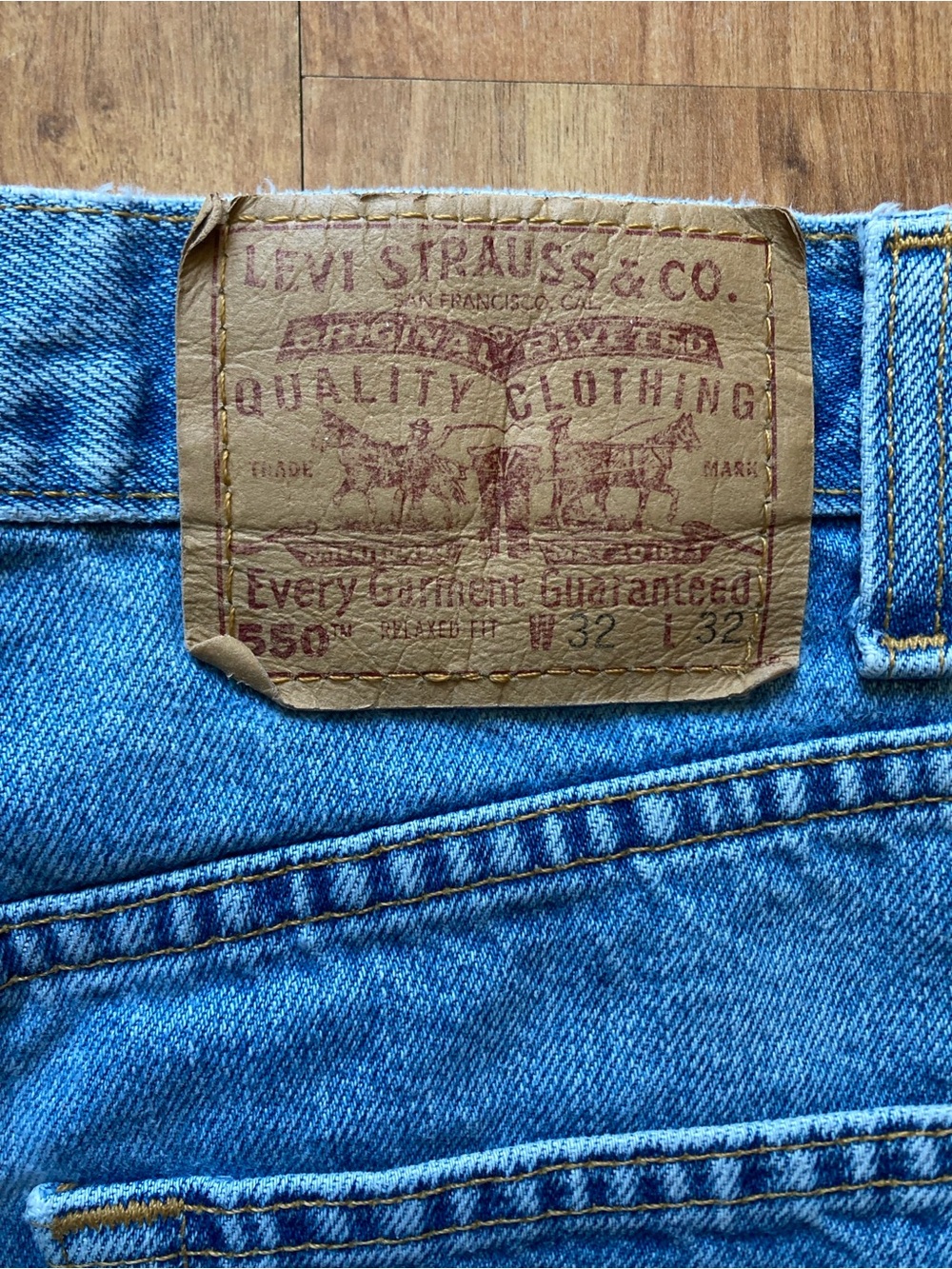 VTG Y2K ‘99 Levi’s 550 Relaxed Fit Mens 32x32 Light Wash Denim Blue Jeans USA - Picture 9 of 11